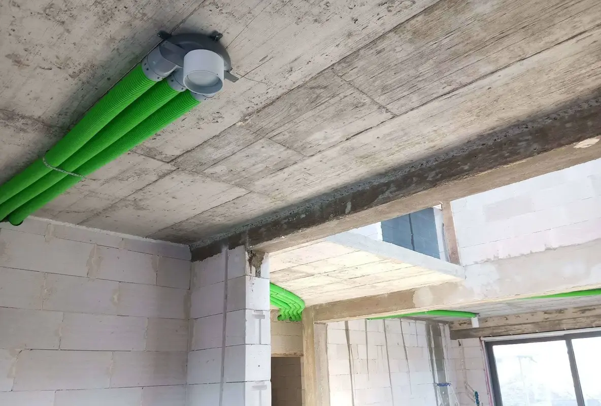 System rur wentylacyjnych, który dopiero co został zamontowany