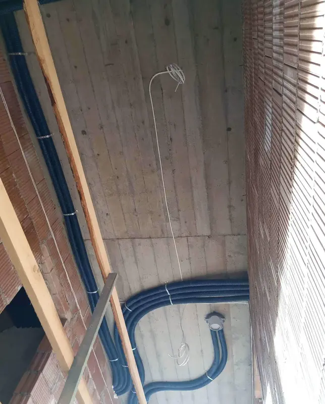 Przewody wentylacyjne rozprowadzone w konstrukcji stropu