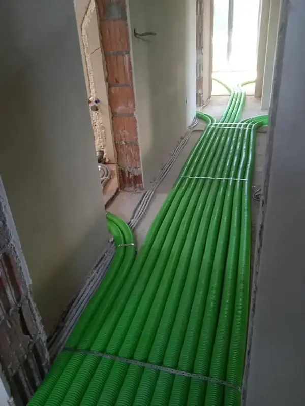 Montaż systemu rur wentylacyjnych