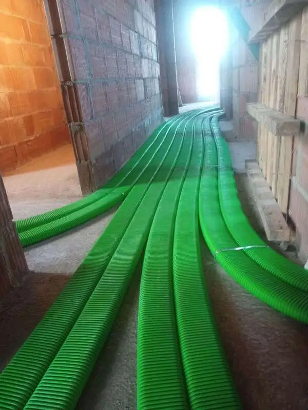 Zielone rury od wentylacji